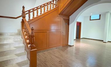 Casa en esquina frente a los Viveros de Coyoacán – lista para habitar