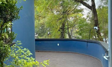 Casa en esquina frente a los Viveros de Coyoacán – lista para habitar