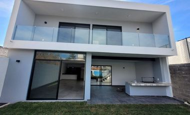 CASA CON ALBERCA EN MORELOS