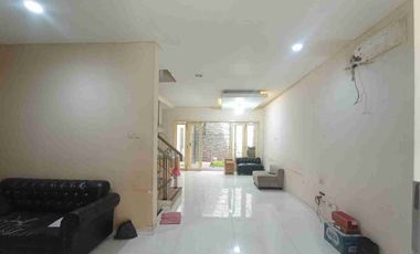 Disewakan Rumah di Golf Lake uk 8x20 harga 125 juta nego