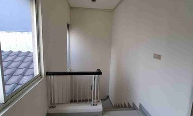 Disewakan Rumah di Golf Lake uk.8x15 harga 85 juta