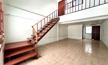 Urgent Sale!! Townhouse at Thanathapsin Village – Great Value for Living or Investment Urgent sale – 1.5-storey townhouse with mezzanine