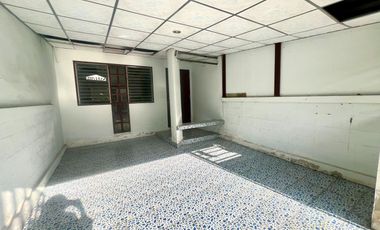 Urgent Sale!! Townhouse at Thanathapsin Village – Great Value for Living or Investment Urgent sale – 1.5-storey townhouse with mezzanine