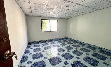 Urgent Sale!! Townhouse at Thanathapsin Village – Great Value for Living or Investment Urgent sale – 1.5-storey townhouse with mezzanine