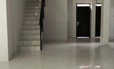 Ruko gandeng komersil strategis untuk usaha di Kahfi 2 Jagakarsa Jakarta Selatan