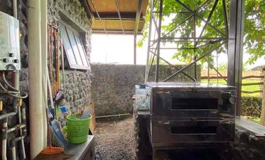 Dijual Tempat Usaha Jogja Rumah Log Kayu Unik Luas di Sidomoyo Godean Sleman Yogyakarta