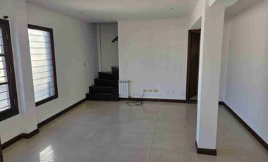Duplex 3 ambientes en 1er piso, dos baños, dos dormitorios