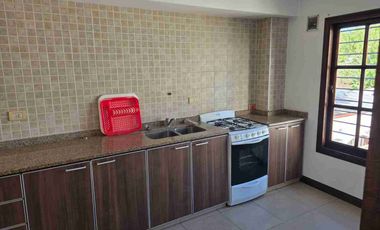 Duplex 3 ambientes en 1er piso, dos baños, dos dormitorios