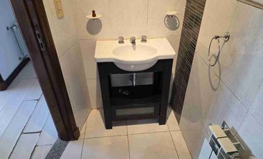 Duplex 3 ambientes en 1er piso, dos baños, dos dormitorios