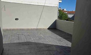 Duplex 3 ambientes en 1er piso, dos baños, dos dormitorios