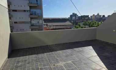 Duplex 3 ambientes en 1er piso, dos baños, dos dormitorios