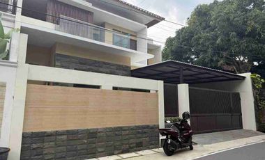 Rumah Mewah 2 Lt Gress Istimewa Dekat Fave Hotel Solo