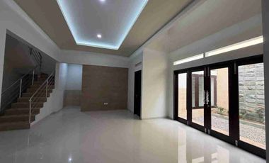 Rumah Mewah 2 Lt Gress Istimewa Dekat Fave Hotel Solo