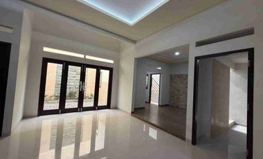 Rumah Mewah 2 Lt Gress Istimewa Dekat Fave Hotel Solo