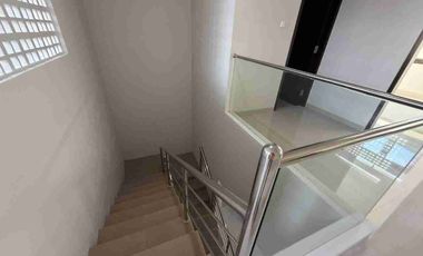 Rumah Mewah 2 Lt Gress Istimewa Dekat Fave Hotel Solo