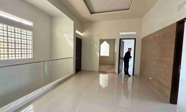 Rumah Mewah 2 Lt Gress Istimewa Dekat Fave Hotel Solo