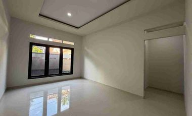 Rumah Mewah 2 Lt Gress Istimewa Dekat Fave Hotel Solo