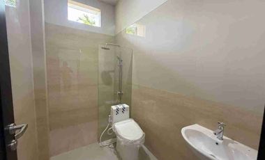 Rumah Mewah 2 Lt Gress Istimewa Dekat Fave Hotel Solo