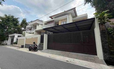 Rumah Mewah 2 Lt Gress Istimewa Dekat Fave Hotel Solo