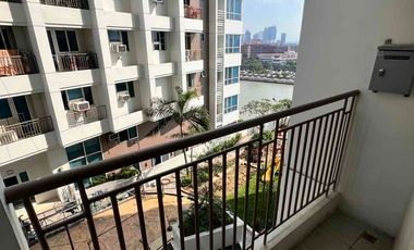 3 bedrooms 140sqm with Parking For Sale with Big Discount in Four Seasons Riviera Binondo Manila