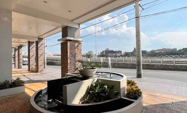 3 bedrooms 140sqm with Parking For Sale with Big Discount in Four Seasons Riviera Binondo Manila