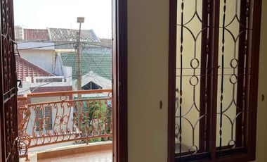 Rumah 2 Lantai di Taman Surya 3 Bebas Banjir