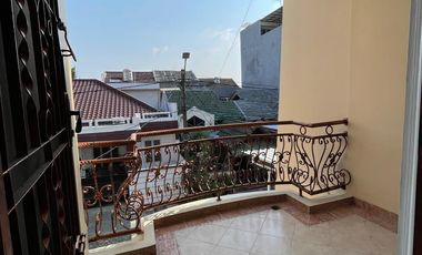 Rumah 2 Lantai di Taman Surya 3 Bebas Banjir
