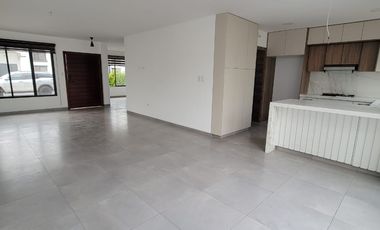 Casa Moderna de Estreno en Alquiler – Urbanización La Costanera | Ciudad Celeste