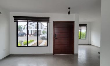 Casa Moderna de Estreno en Alquiler – Urbanización La Costanera | Ciudad Celeste