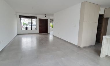 Casa Moderna de Estreno en Venta – Urbanización La Costanera | Ciudad Celeste