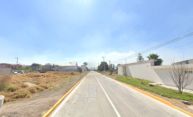 GRAN REMATE!!! Edificio de oficinas con enorme casa, alberca y jardín. Yuri Gagarin, Ojo de Agua, 55770 Ojo de Agua, Méx.