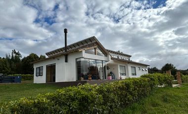 SE VENDE CASA CAMPESTRE EN CHIVATA