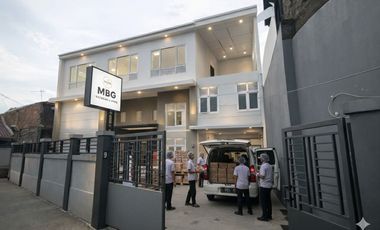 Jual Cepat Rumah 2 Lantai Dekat Jalan Raya Pondok Gede Cocok jadi Kantor / Workshop