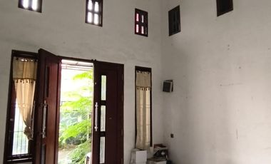 Jual Cepat Rumah 2 Lantai Dekat Jalan Raya Pondok Gede Cocok jadi Kantor / Workshop