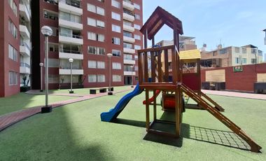 DÚPLEX MODERNO EN VENTA – CONDOMINIO EL MIRADOR, SURCO Ideal para familias o personas que buscan vivir en un ambiente seguro, con buena iluminación na