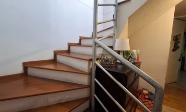 DÚPLEX MODERNO EN VENTA – CONDOMINIO EL MIRADOR, SURCO Ideal para familias o personas que buscan vivir en un ambiente seguro, con buena iluminación na