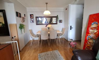 DÚPLEX MODERNO EN VENTA – CONDOMINIO EL MIRADOR, SURCO Ideal para familias o personas que buscan vivir en un ambiente seguro, con buena iluminación na