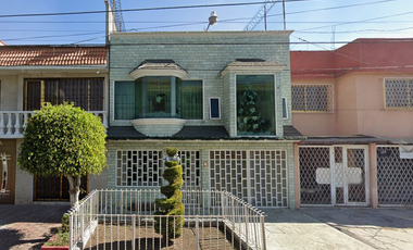 VENTA DE CASA EN LA COLONIA JARDINES DE SANTA CLARA ECATEPEC DE MORELOS