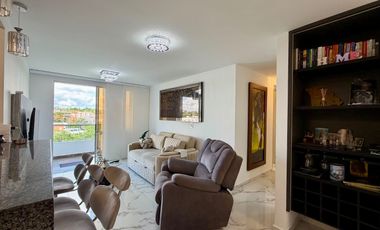 Extraordinario apartamento remodelado en Nobori con 76 m2, 3 alcobas y balcon con vista a Cerritos.