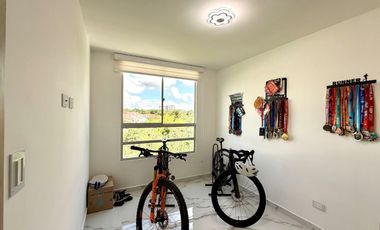 Extraordinario apartamento remodelado en Nobori con 76 m2, 3 alcobas y balcon con vista a Cerritos.