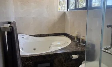 Residencia de Lujo en Bosques del Lago | 1,105 m² de Terreno