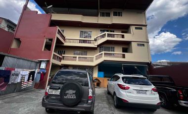 amplia propiedad rentera en venta casa en venta de 4 departamentos sector MONAY totoracocha