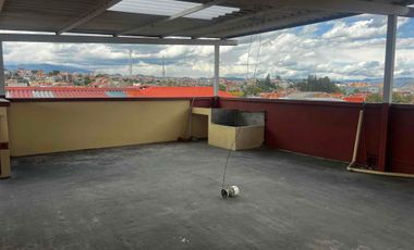 amplia propiedad rentera en venta casa en venta de 4 departamentos sector MONAY totoracocha