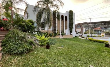 Casa en Venta Contry Sol, Sobre Avenida Principal y Frente a Plaza Comercial, Guadalupe, N.L.