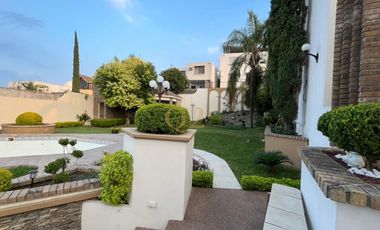 Casa en Venta Contry Sol, Sobre Avenida Principal y Frente a Plaza Comercial, Guadalupe, N.L.