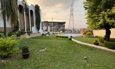 Casa en Venta Contry Sol, Sobre Avenida Principal y Frente a Plaza Comercial, Guadalupe, N.L.