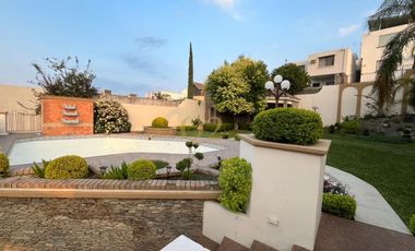 Casa en Venta Contry Sol, Sobre Avenida Principal y Frente a Plaza Comercial, Guadalupe, N.L.