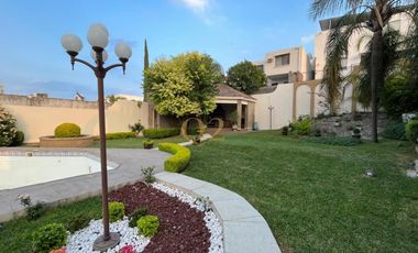 Casa en Venta Contry Sol, Sobre Avenida Principal y Frente a Plaza Comercial, Guadalupe, N.L.