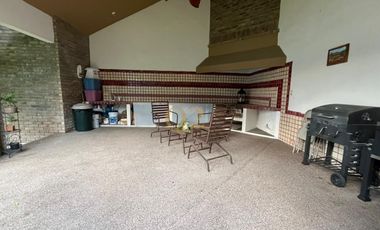 Casa en Venta Contry Sol, Sobre Avenida Principal y Frente a Plaza Comercial, Guadalupe, N.L.