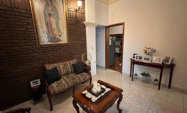 Casa en Venta Contry Sol, Sobre Avenida Principal y Frente a Plaza Comercial, Guadalupe, N.L.